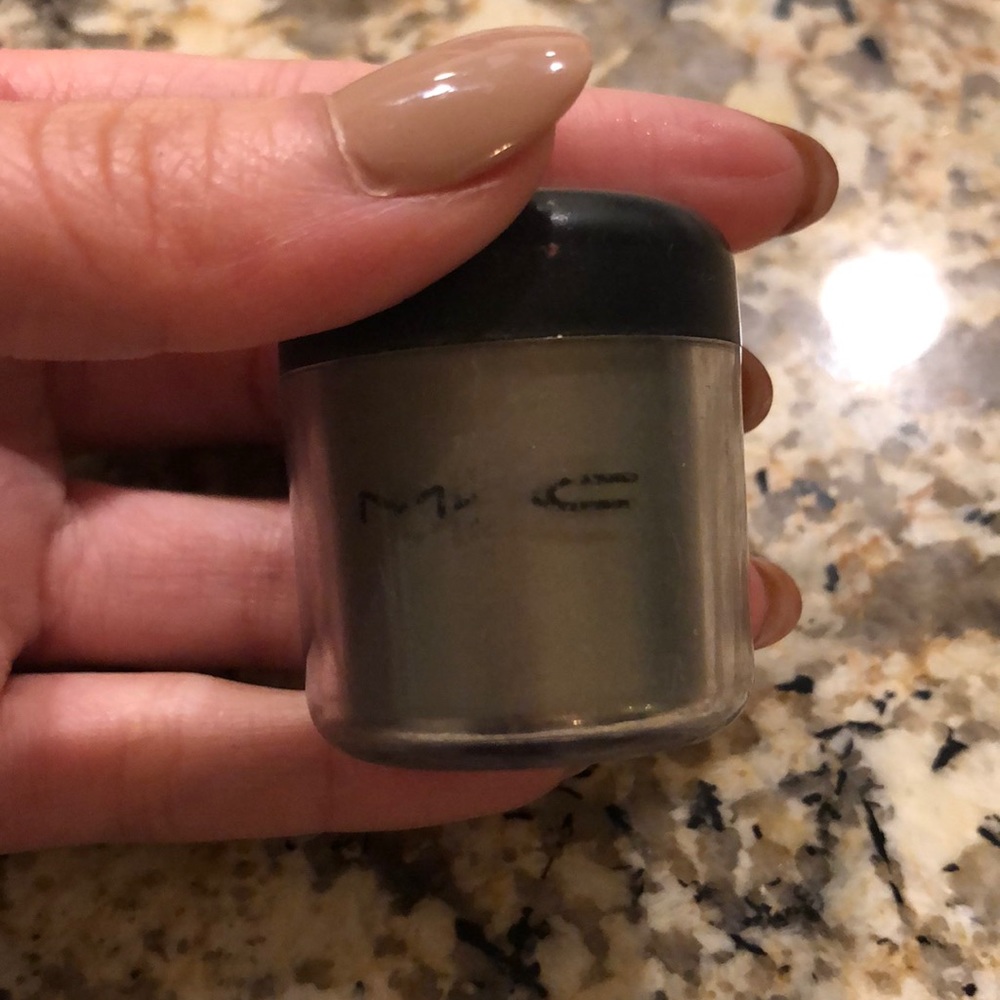 Mac pigment